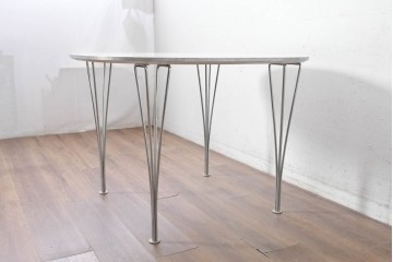中古　FRITZ HANSEN(フリッツハンセン)　数学的曲線でデザインされたスーパー円テーブル　現行定価約34万円　(R-089008)