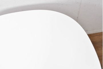 中古　FRITZ HANSEN(フリッツハンセン)　数学的曲線でデザインされたスーパー円テーブル　現行定価約34万円　(R-089008)