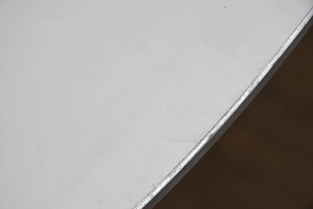 中古　FRITZ HANSEN(フリッツハンセン)　数学的曲線でデザインされたスーパー円テーブル　現行定価約34万円　(R-089008)