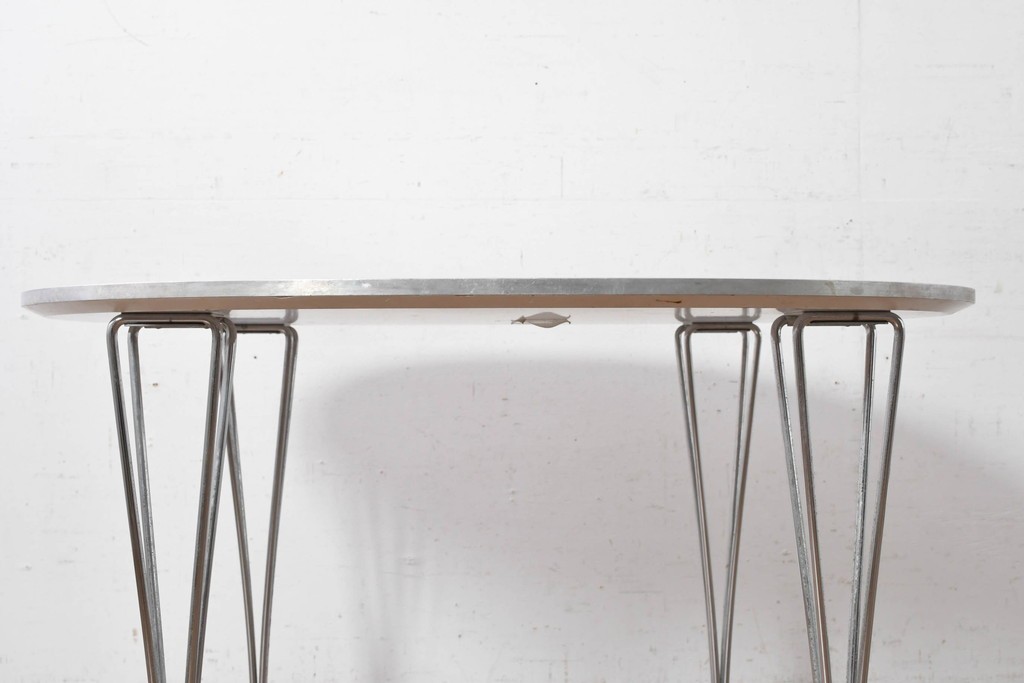 中古　FRITZ HANSEN(フリッツハンセン)　数学的曲線でデザインされたスーパー円テーブル　現行定価約34万円　(R-089008)