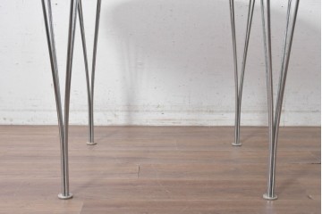 中古　FRITZ HANSEN(フリッツハンセン)　数学的曲線でデザインされたスーパー円テーブル　現行定価約34万円　(R-089008)
