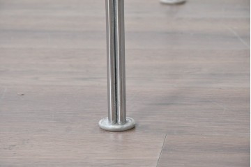 中古　FRITZ HANSEN(フリッツハンセン)　数学的曲線でデザインされたスーパー円テーブル　現行定価約34万円　(R-089008)