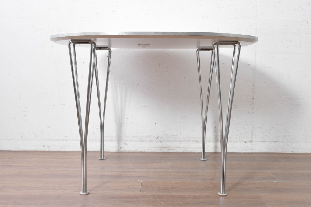 中古　FRITZ HANSEN(フリッツハンセン)　数学的曲線でデザインされたスーパー円テーブル　現行定価約34万円　(R-089008)