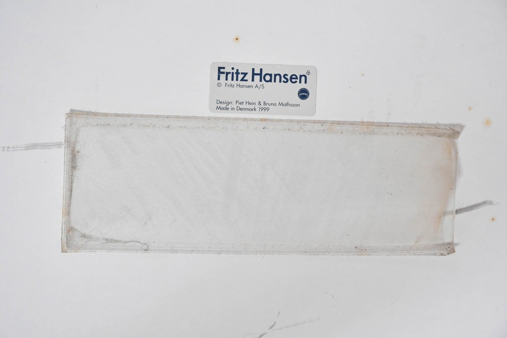 中古　FRITZ HANSEN(フリッツハンセン)　数学的曲線でデザインされたスーパー円テーブル　現行定価約34万円　(R-089008)