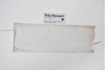 中古　FRITZ HANSEN(フリッツハンセン)　数学的曲線でデザインされたスーパー円テーブル　現行定価約34万円　(R-089008)