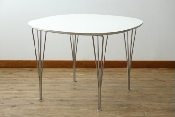 中古　FRITZ HANSEN(フリッツハンセン)　数学的曲線でデザインされたスーパー円テーブル　現行定価約34万円　(R-089008)