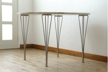 中古　FRITZ HANSEN(フリッツハンセン)　数学的曲線でデザインされたスーパー円テーブル　現行定価約34万円　(R-089008)