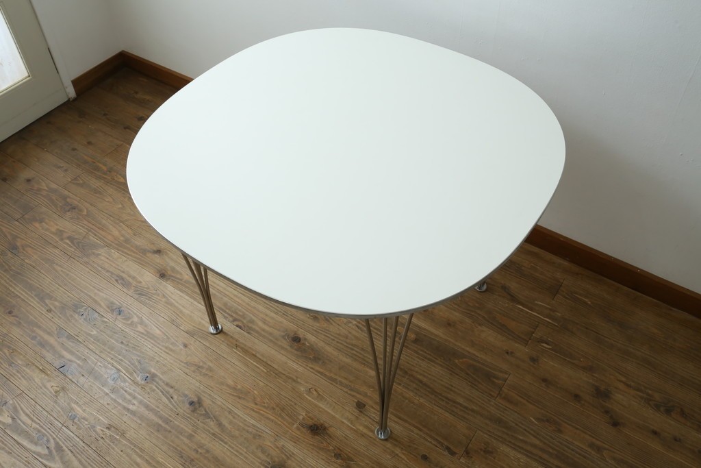 中古　FRITZ HANSEN(フリッツハンセン)　数学的曲線でデザインされたスーパー円テーブル　現行定価約34万円　(R-089008)