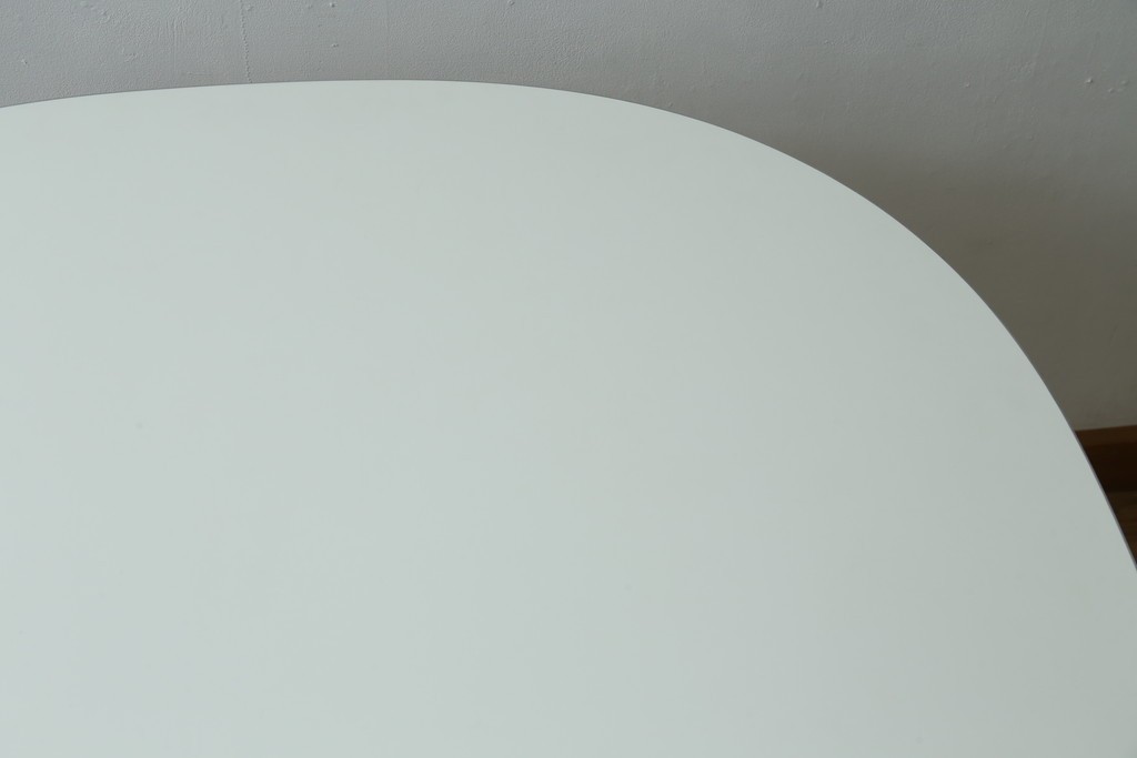 中古　FRITZ HANSEN(フリッツハンセン)　数学的曲線でデザインされたスーパー円テーブル　現行定価約34万円　(R-089008)