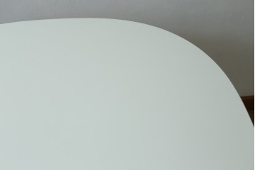 中古　FRITZ HANSEN(フリッツハンセン)　数学的曲線でデザインされたスーパー円テーブル　現行定価約34万円　(R-089008)