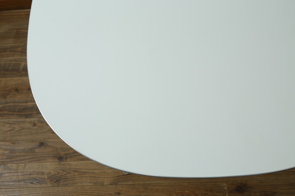 中古　FRITZ HANSEN(フリッツハンセン)　数学的曲線でデザインされたスーパー円テーブル　現行定価約34万円　(R-089008)