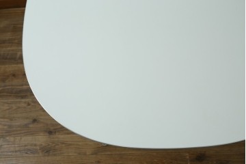 中古　FRITZ HANSEN(フリッツハンセン)　数学的曲線でデザインされたスーパー円テーブル　現行定価約34万円　(R-089008)