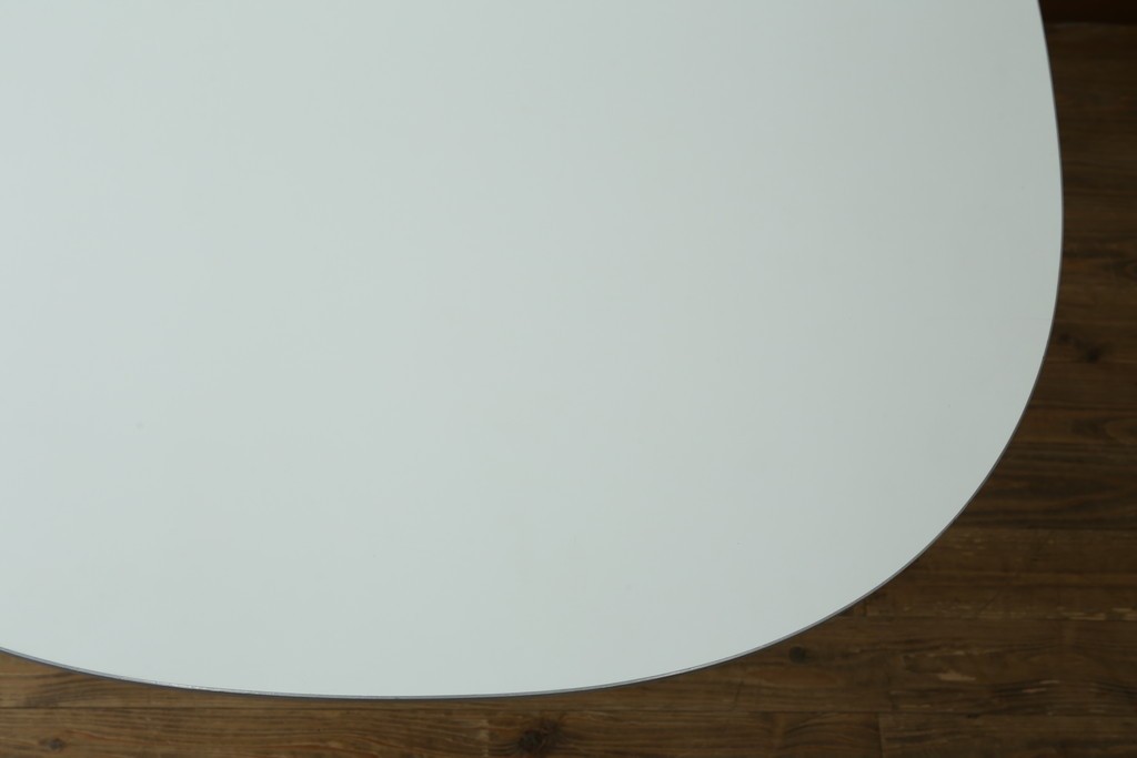 中古　FRITZ HANSEN(フリッツハンセン)　数学的曲線でデザインされたスーパー円テーブル　現行定価約34万円　(R-089008)