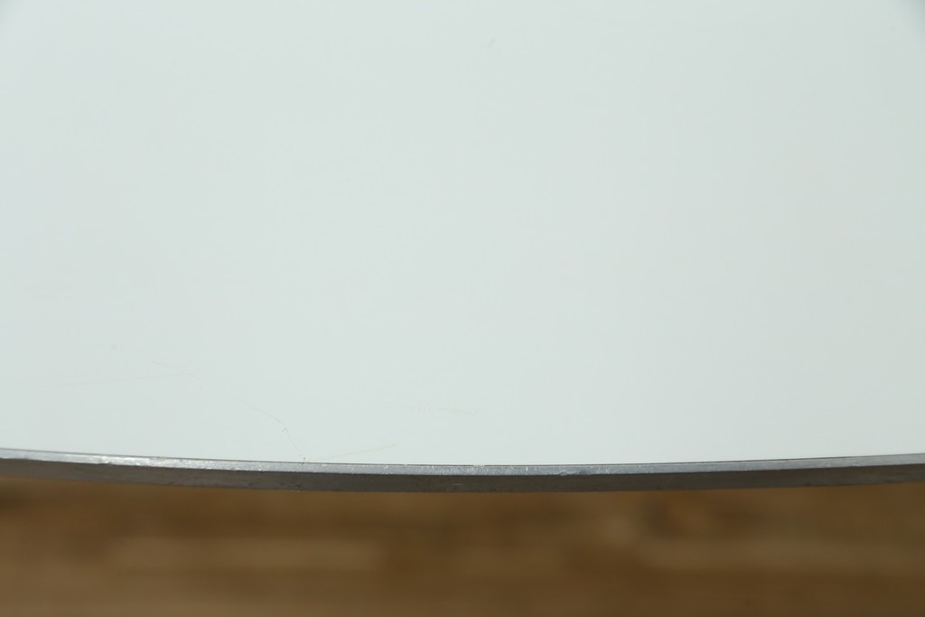 中古　FRITZ HANSEN(フリッツハンセン)　数学的曲線でデザインされたスーパー円テーブル　現行定価約34万円　(R-089008)