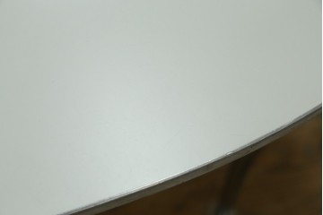 中古　FRITZ HANSEN(フリッツハンセン)　数学的曲線でデザインされたスーパー円テーブル　現行定価約34万円　(R-089008)