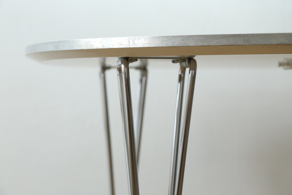 中古　FRITZ HANSEN(フリッツハンセン)　数学的曲線でデザインされたスーパー円テーブル　現行定価約34万円　(R-089008)