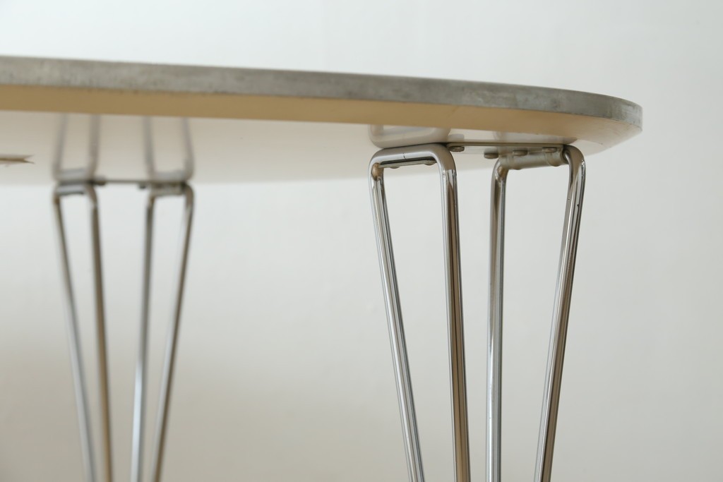 中古　FRITZ HANSEN(フリッツハンセン)　数学的曲線でデザインされたスーパー円テーブル　現行定価約34万円　(R-089008)