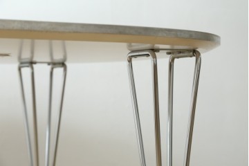 中古　FRITZ HANSEN(フリッツハンセン)　数学的曲線でデザインされたスーパー円テーブル　現行定価約34万円　(R-089008)