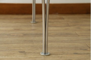 中古　FRITZ HANSEN(フリッツハンセン)　数学的曲線でデザインされたスーパー円テーブル　現行定価約34万円　(R-089008)