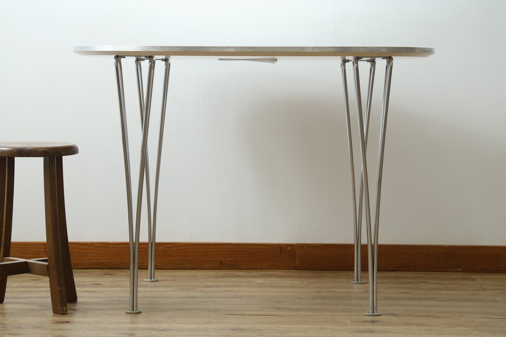 中古　FRITZ HANSEN(フリッツハンセン)　数学的曲線でデザインされたスーパー円テーブル　現行定価約34万円　(R-089008)