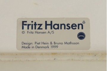 中古　FRITZ HANSEN(フリッツハンセン)　数学的曲線でデザインされたスーパー円テーブル　現行定価約34万円　(R-089008)
