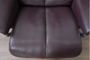 中古　美品　EKORNES(エコーネス)　Stressless Magic(ストレスレス マジック)　シグニチャー　Mサイズ　本革　オットマン付きストレスレスチェア　定価約75万円　(R-089009)