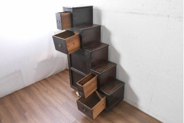 和製アンティーク　江戸期から明治期　希少な小振りサイズの階段箪笥　(R-089011)