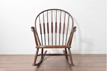 和製ヴィンテージ　希少モデル　秋田木工　合皮　丸みのある背もたれがかわいらしいロッキングチェア　(R-089012)