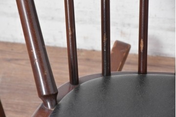 和製ヴィンテージ　希少モデル　秋田木工　合皮　丸みのある背もたれがかわいらしいロッキングチェア　(R-089012)