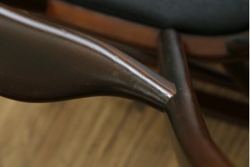 和製ヴィンテージ　希少モデル　秋田木工　合皮　丸みのある背もたれがかわいらしいロッキングチェア　(R-089012)