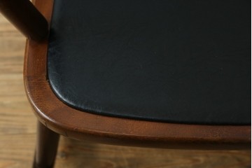 和製ヴィンテージ　希少モデル　秋田木工　合皮　丸みのある背もたれがかわいらしいロッキングチェア　(R-089012)