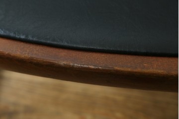 和製ヴィンテージ　希少モデル　秋田木工　合皮　丸みのある背もたれがかわいらしいロッキングチェア　(R-089012)