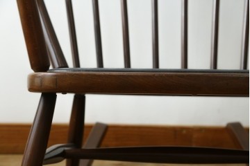 和製ヴィンテージ　希少モデル　秋田木工　合皮　丸みのある背もたれがかわいらしいロッキングチェア　(R-089012)