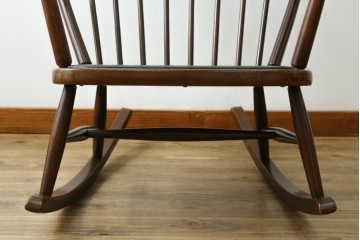 和製ヴィンテージ　希少モデル　秋田木工　合皮　丸みのある背もたれがかわいらしいロッキングチェア　(R-089012)