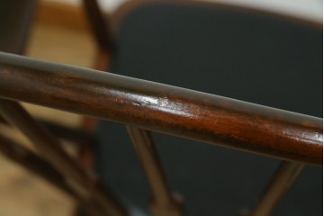和製ヴィンテージ　希少モデル　秋田木工　合皮　丸みのある背もたれがかわいらしいロッキングチェア　(R-089012)