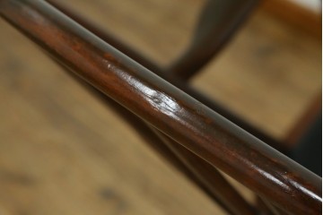 和製ヴィンテージ　希少モデル　秋田木工　合皮　丸みのある背もたれがかわいらしいロッキングチェア　(R-089012)
