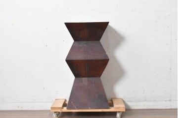 アジアンヴィンテージ　バリ島　無垢材　幾何学的なフォルムが目を引くアンティーク調の花台　(R-089026)