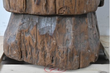 アジアンアンティーク　バリ島　プランターカバーとしておすすめ!!　穀物用　歳月が生み出した自然の造形美のくり抜き木臼　(R-089029)