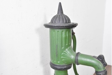 ヨーロッパアンティーク　尖塔型のトップが可愛らしい手押しポンプ　※ディスプレイ用　(R-089030)