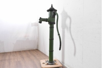 ヨーロッパアンティーク　尖塔型のトップが可愛らしい手押しポンプ　※ディスプレイ用　(R-089030)