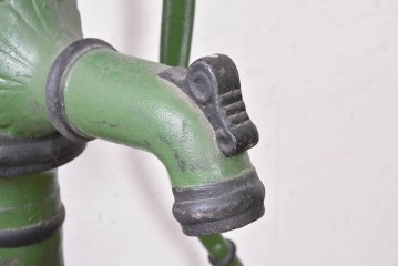 ヨーロッパアンティーク　尖塔型のトップが可愛らしい手押しポンプ　※ディスプレイ用　(R-089030)