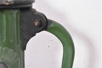 ヨーロッパアンティーク　尖塔型のトップが可愛らしい手押しポンプ　※ディスプレイ用　(R-089030)