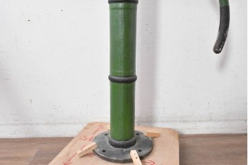 ヨーロッパアンティーク　尖塔型のトップが可愛らしい手押しポンプ　※ディスプレイ用　(R-089030)