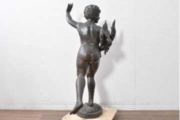 フランスアンティーク　羽根や髪の彫りが細やかな少年とにわとりのブロンズ像　(R-089031)