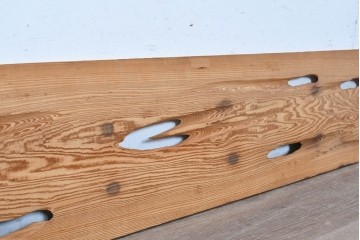 ヴィンテージ建具　昭和後期　杉材　節穴を活かした素朴な表情が味わい深い欄間2枚セット　(R-089036)