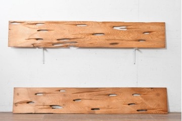 ヴィンテージ建具　昭和後期　屋久杉　節穴を活かした素朴な表情が味わい深い欄間2枚セット　(R-089037)