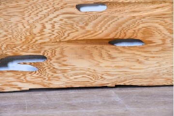 ヴィンテージ建具　昭和後期　屋久杉　節穴を活かした素朴な表情が味わい深い欄間2枚セット　(R-089037)