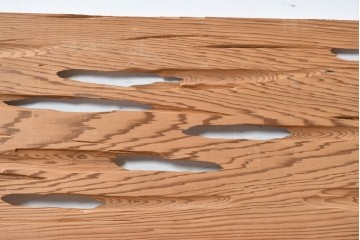 ヴィンテージ建具　昭和後期　杉材　節穴を活かした素朴な表情が味わい深い欄間2枚セット　(R-089041)