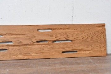 ヴィンテージ建具　昭和後期　杉材　節穴を活かした素朴な表情が味わい深い欄間2枚セット　(R-089041)