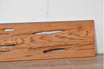 ヴィンテージ建具　昭和後期　杉材　節穴を活かした素朴な表情が味わい深い欄間2枚セット　(R-089041)